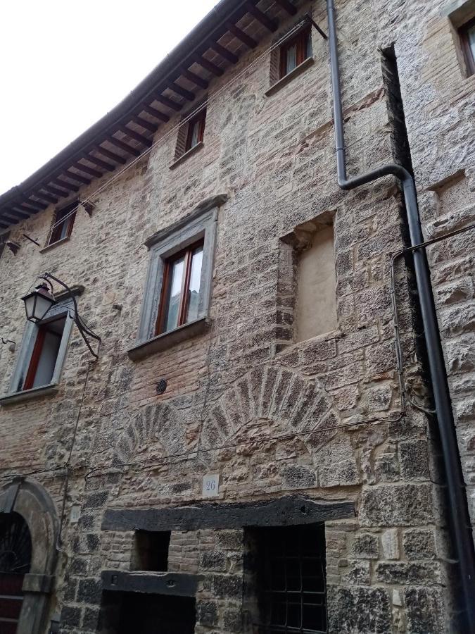 La Dimora Di Pietra Leilighet Gubbio Eksteriør bilde