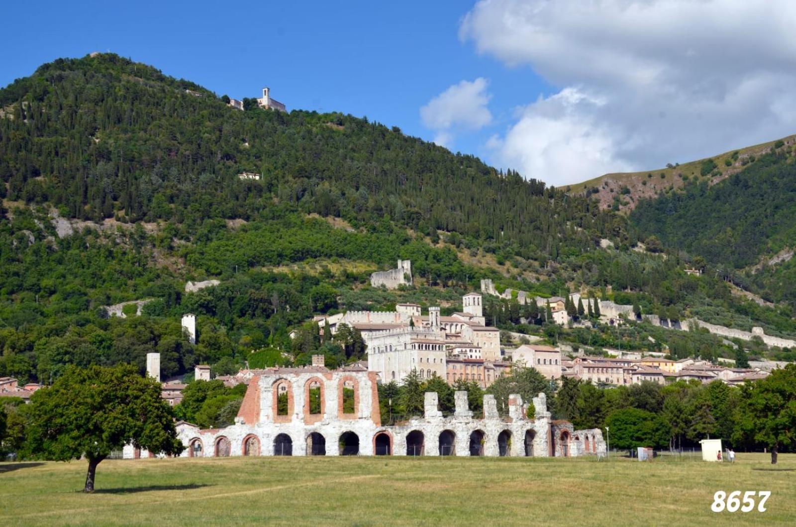 La Dimora Di Pietra Leilighet Gubbio Eksteriør bilde