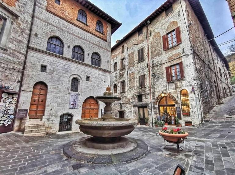 La Dimora Di Pietra Leilighet Gubbio Eksteriør bilde