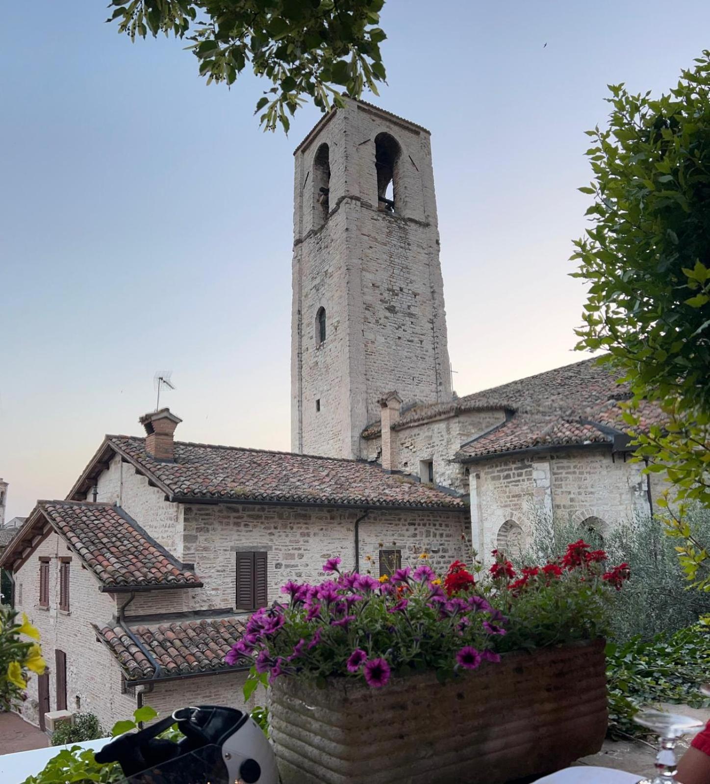 La Dimora Di Pietra Leilighet Gubbio Eksteriør bilde