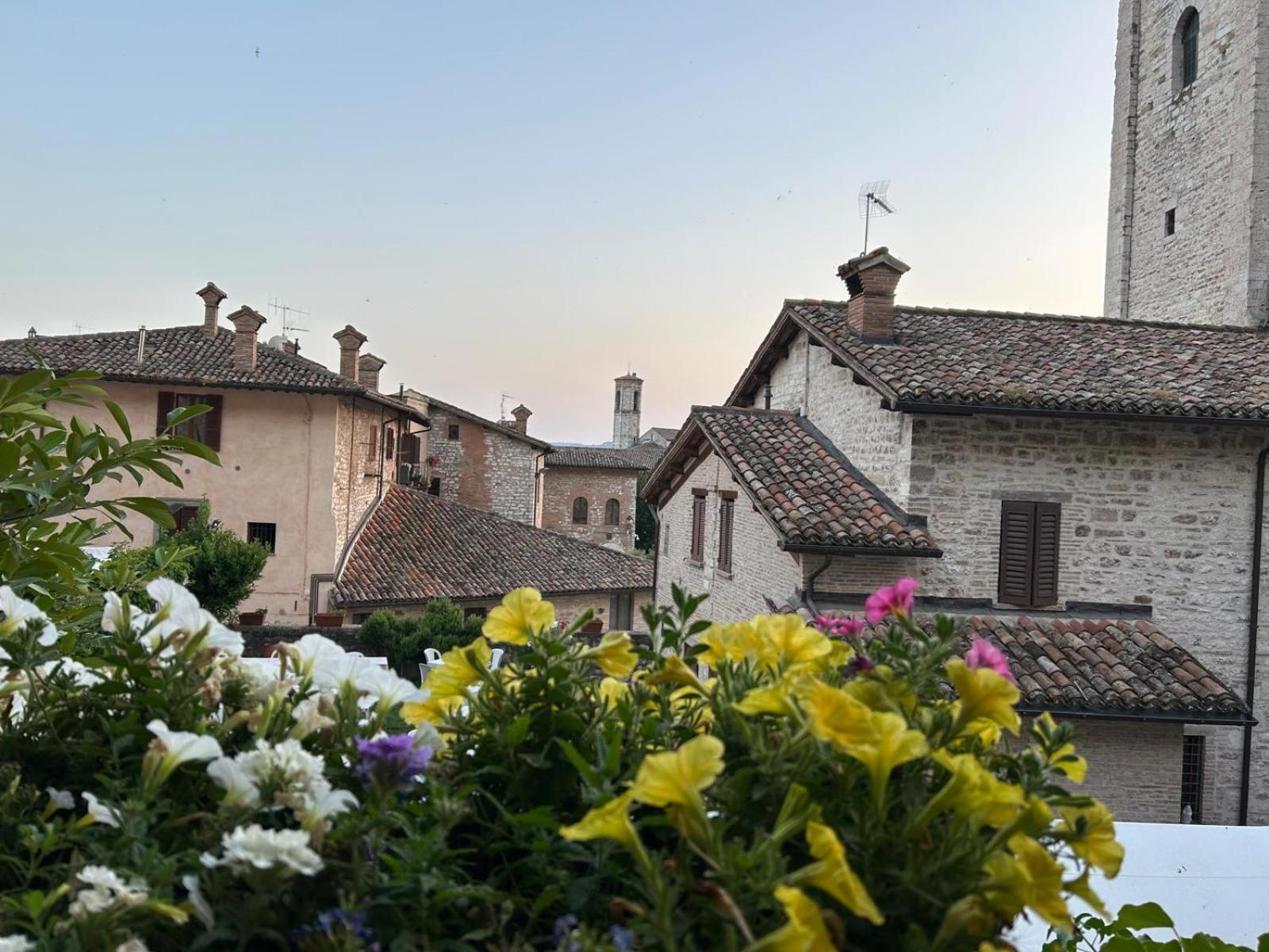 La Dimora Di Pietra Leilighet Gubbio Eksteriør bilde